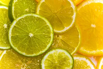 Schijfjes sinaasappel, limoen en citroen © azyryanov