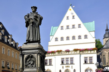Obraz premium Eisleben Lutherdenkmal auf dem Marktplatz