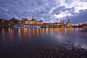 Fototapeta na wymiar Dresden, quay in evening