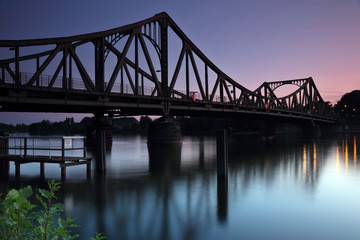 Glienicker Brücke Berlin Potsdam am Abend