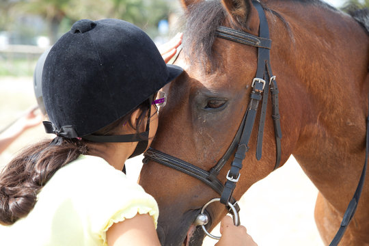 bambina bacia pony