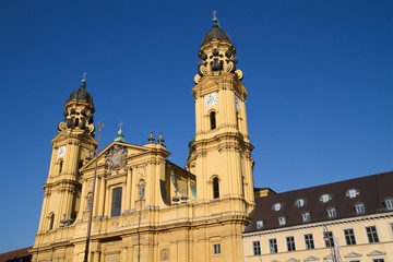 Fototapeta na wymiar Die Theatinerkirche in München, Bayern