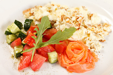 Scrambled eggs with salmon and vegetables