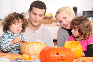 Fototapeta na wymiar two parents and their two children celebrating Halloween