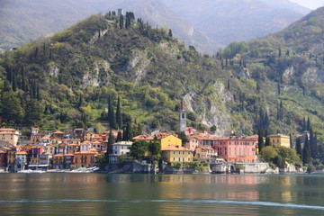 village sur le lac de come