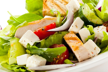 Vegetable salad with roasted chcicken meat
