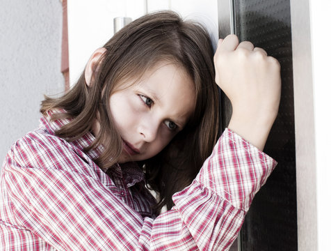 fillette voulant rentrer chez elle