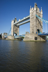 Obraz na płótnie Canvas Tower Bridge across the River Thames in London, England
