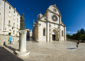 Naklejka premium St.James cathedral, the palace and the statue