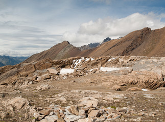 Neige, rocher et sommets au Rothorn