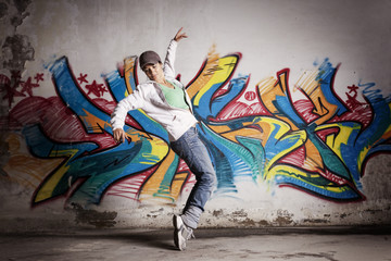 Dancer girl in front of graffiti.