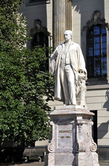 Berlin Humboldt Universität Helmholtz Denkmal