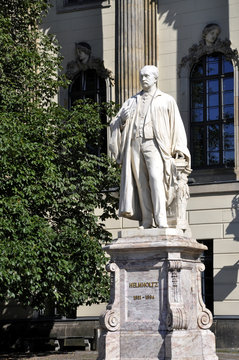 Berlin Humboldt Universit&auml;t Helmholtz Denkmal