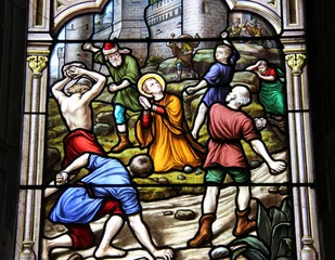  Lapidation, vitrail de l'église Saint-Seine à Corbigny en Bourgogne  © Atlantis