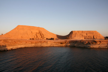 Ensemble du site d'Abou Simbel et de ses temples