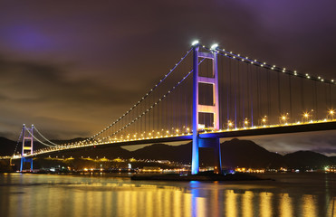 Fototapeta na wymiar Tsing Ma Bridge w Hongkongu