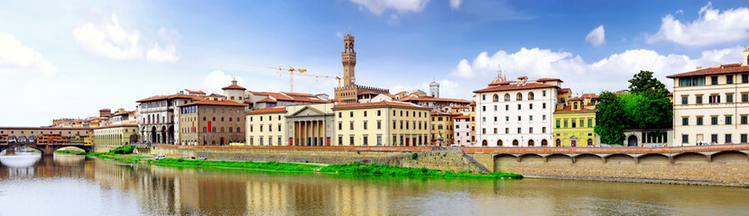 Fototapeta na wymiar Arno river in Florence,Tuscany, Italy. Panorama