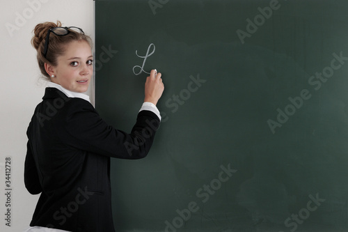 "Lehrerin An Der Tafel" Stockfotos Und Lizenzfreie Bilder Auf Fotolia ...