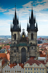Fototapeta premium Face à l'église de Tyn dans Prague