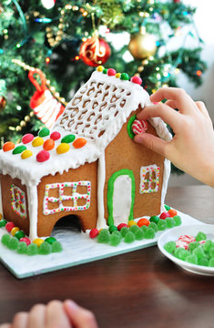 Making Gingerbread House