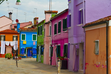 Fototapeta na wymiar Wyspa Burano, kolorowe domy, Włochy