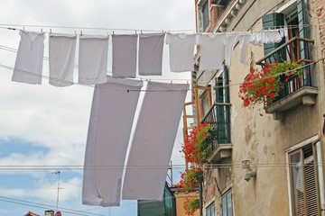 Obraz na płótnie Canvas street in venice with washing hung out to dry