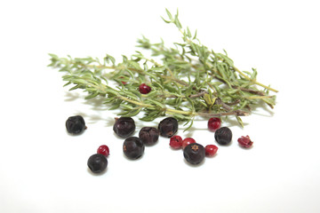 genièvres, baies roses et thym