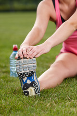 junge Frau beim Stretching