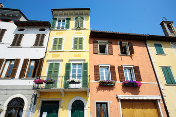 Fototapeta na wymiar Colorful houses in Italian town