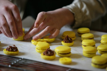 Macaron jaune choco