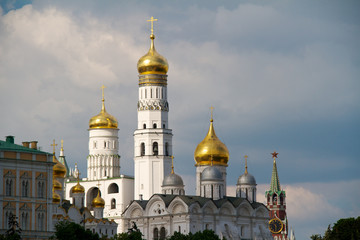 Fototapeta na wymiar View of Moscow Kremlin with golden domes and Spasskaya tower