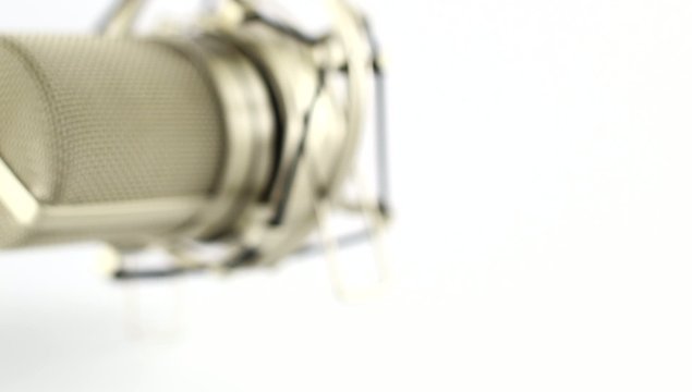 Microphone - Tracking from background to focus
