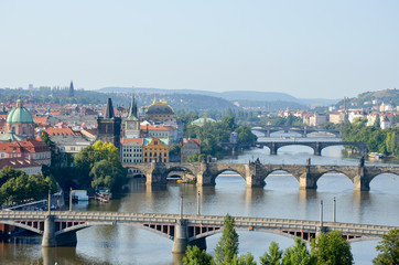 Fototapeta na wymiar Panorama sur les Ponts de Prague