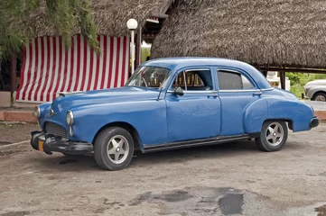 Fotobehang Oude Cubaanse auto. © FER737NG