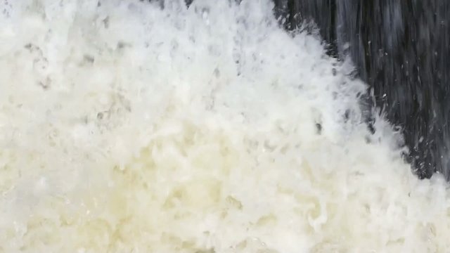 Regen&uuml;berflu&szlig;