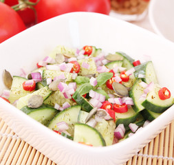 Gurkensalat mit Chili