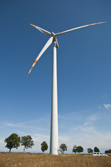 Fototapeta na wymiar Elektrownia wiatrowa