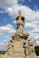 Fototapeta na wymiar Posąg świętego Jana Nepomucena