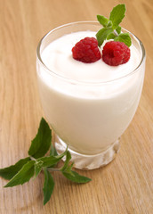 Raspberry yogurt