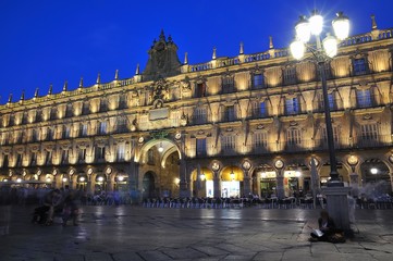 Naklejka premium Noche en la plaza mayor de Salamanca.