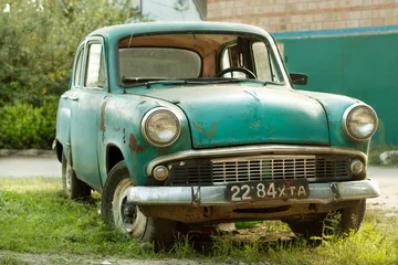 Foto op Plexiglas Foto van een oude auto © denisovd