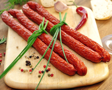 Rohw&uuml;rste mit Schnittlauch
