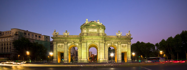 Fototapeta premium Puerta de Alcala, Madrid, Spain