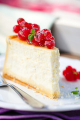 käsekuchen mit johannisbeerdeko