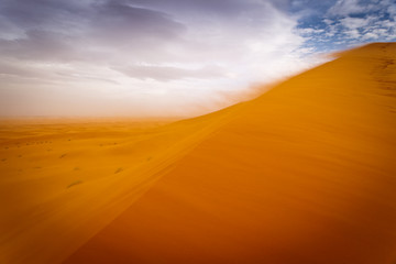 Fototapeta na wymiar Huragan w Saharze