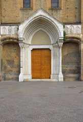 Fototapeta na wymiar Italy, Bologna Saint Francesco church door.