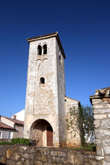 Fototapeta na wymiar Pre-romański kościół i wieża St.Elias