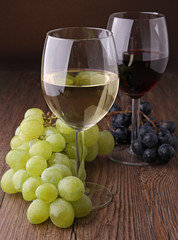 verres de vin et raisins