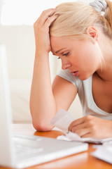 Naklejka premium Close up of a Worried blond woman accounting