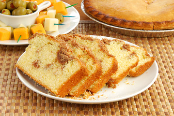 Cinnamon streusel bread
